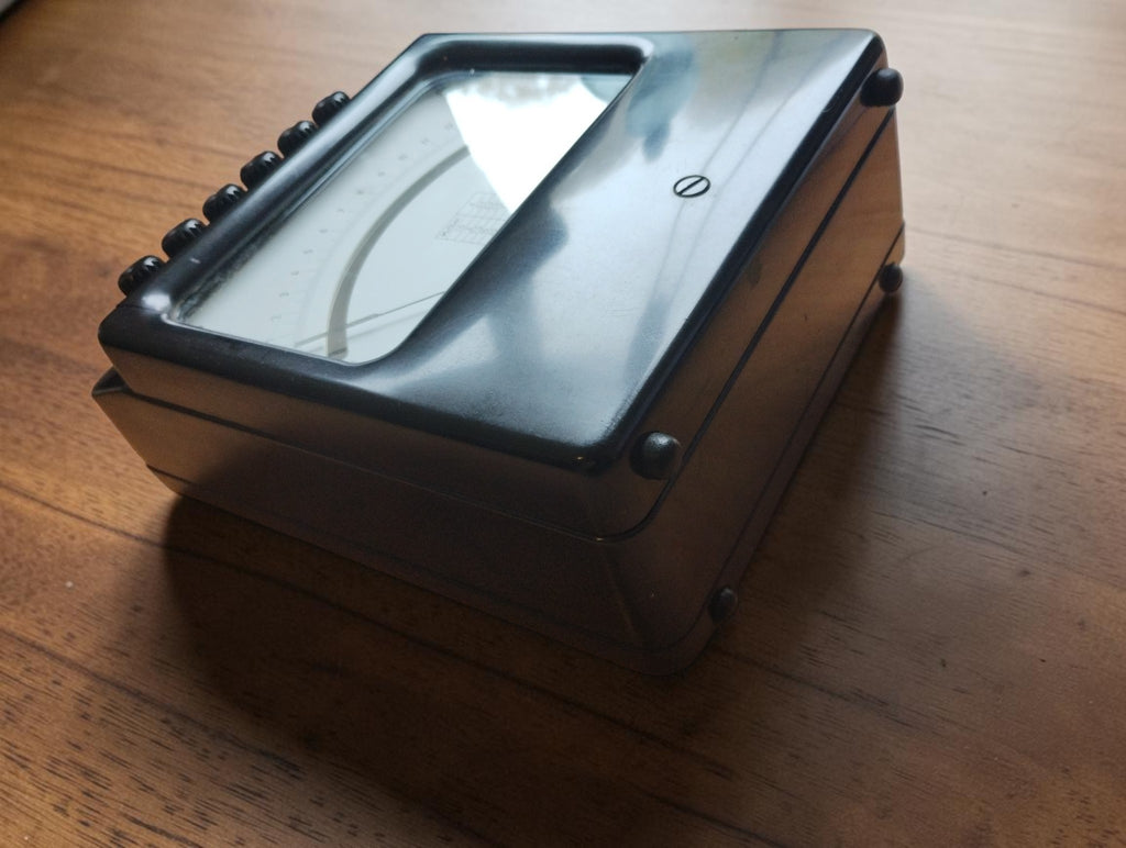 Angled side view of the Hartmann & Braun vintage milliammeter showing its black Bakelite housing
