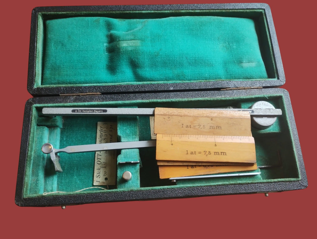 A. Ott Kempten Typ 10 polar planimeter set in its original green velvet-lined case with wooden scale rulers and documents
