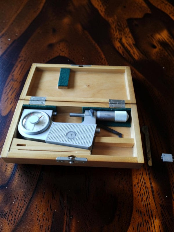 Feinmesszeugfabrik Suhl Nr. 533 indicating micrometer, 25–50 mm