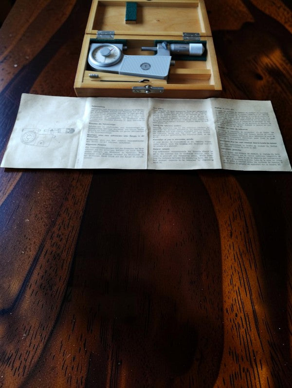 Feinmesszeugfabrik Suhl Nr. 533 indicating micrometer, 25–50 mm
