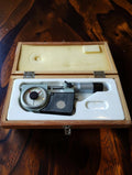 Feinmesszeugfabrik Suhl Feinzeiger-Bügelmeßschraube / Indicating Micrometer, 0–25 mm
