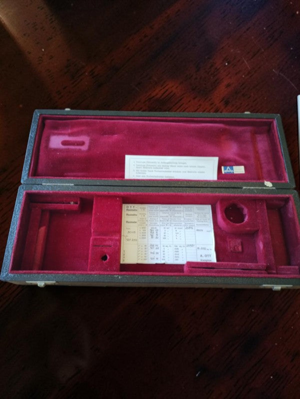 A. Ott Kempten Kompensations-Polarplanimeter, type 30115, nr. 125234, originele cassette