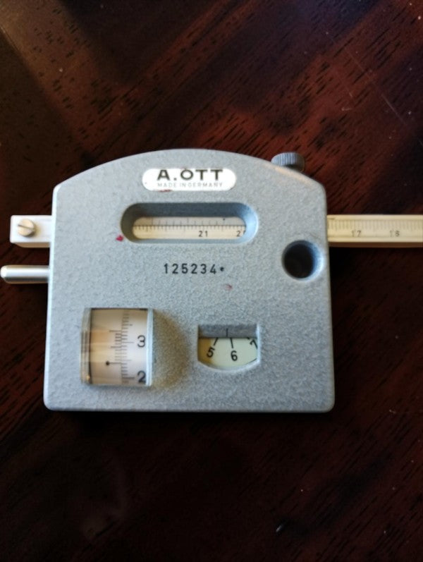 A. Ott Kempten Kompensations-Polarplanimeter, type 30115, nr. 125234, originele cassette