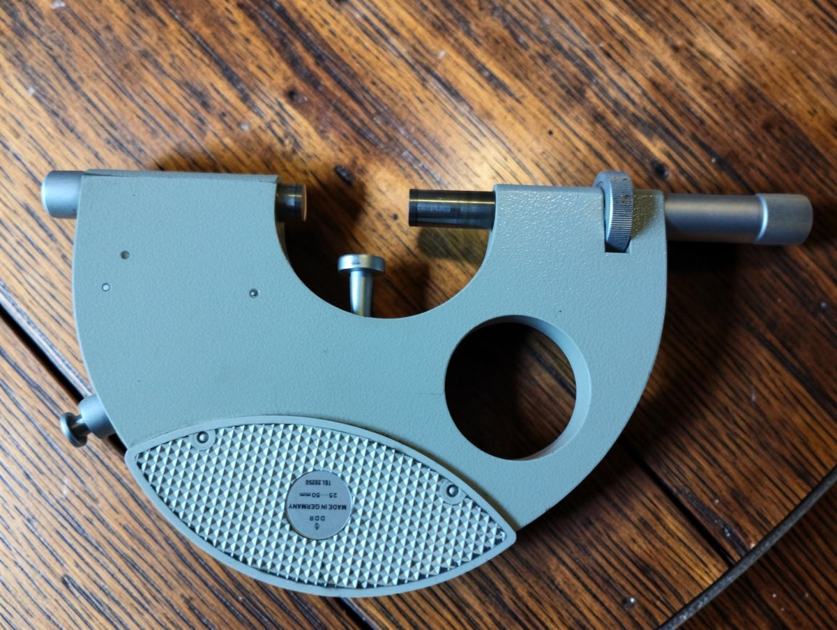 Carl Zeiss Jena Passameter 25–50 mm indicatiemicrometer met 2 µm-wijzerplaat
