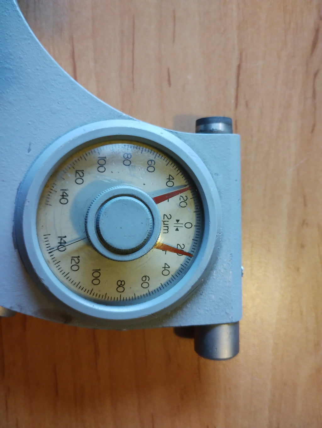 Indicatiemicrometer 75–100 mm met houten kist, toegeschreven aan Carl Zeiss Jena
