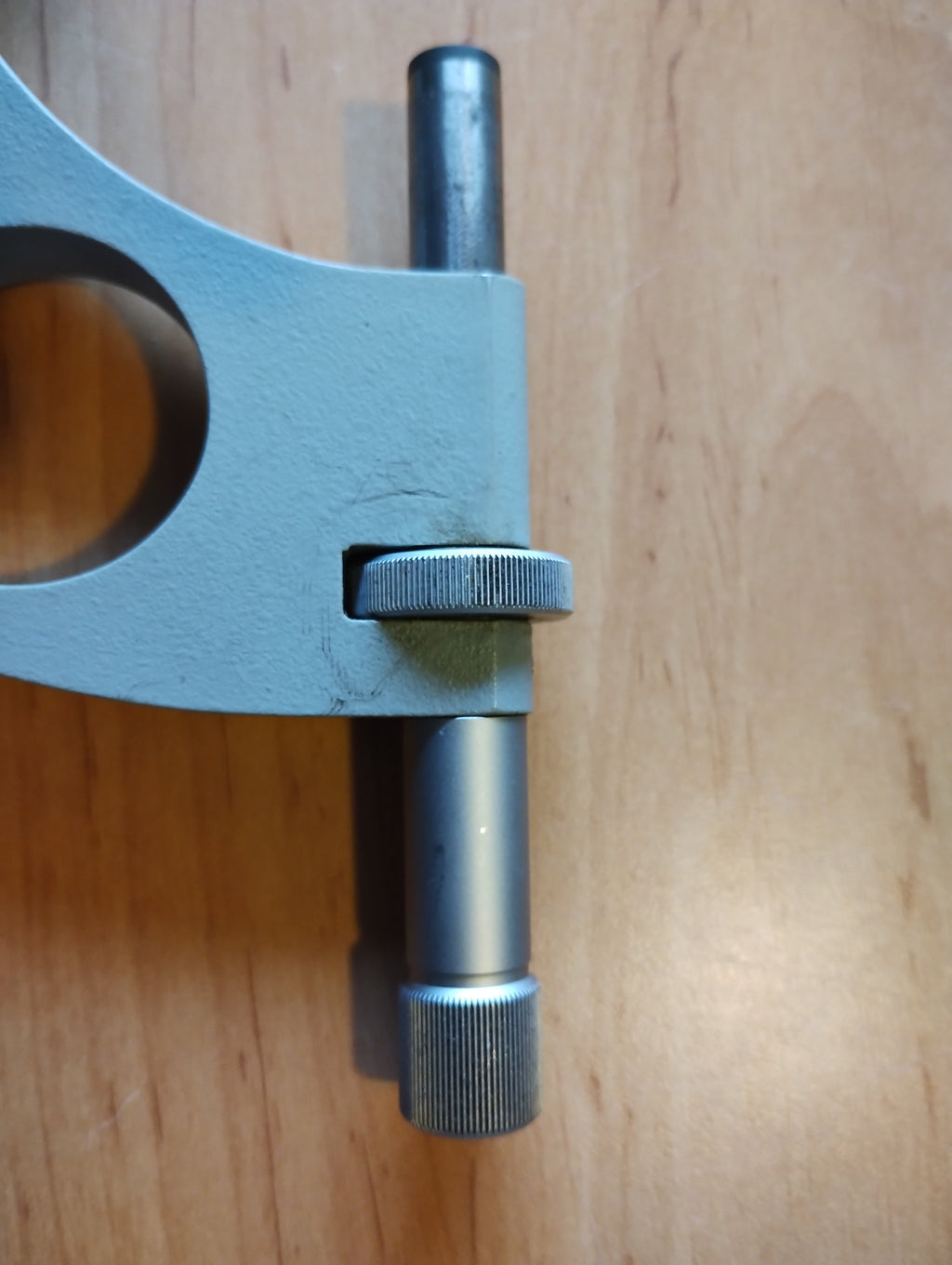 Indicatiemicrometer 75–100 mm met houten kist, toegeschreven aan Carl Zeiss Jena
