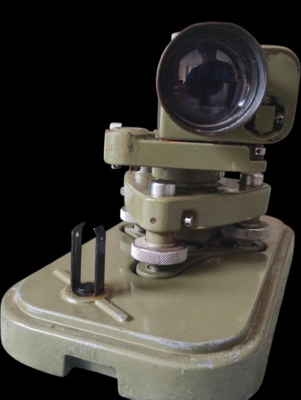 Wild Heerbrugg N10 Optical Level with Metal Carrying Case
