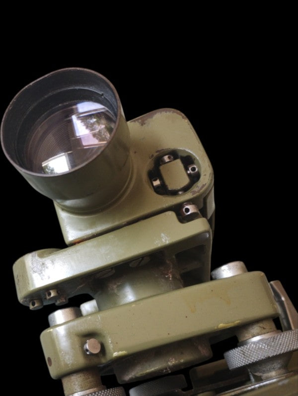 Wild Heerbrugg N10 Optical Level with Metal Carrying Case

