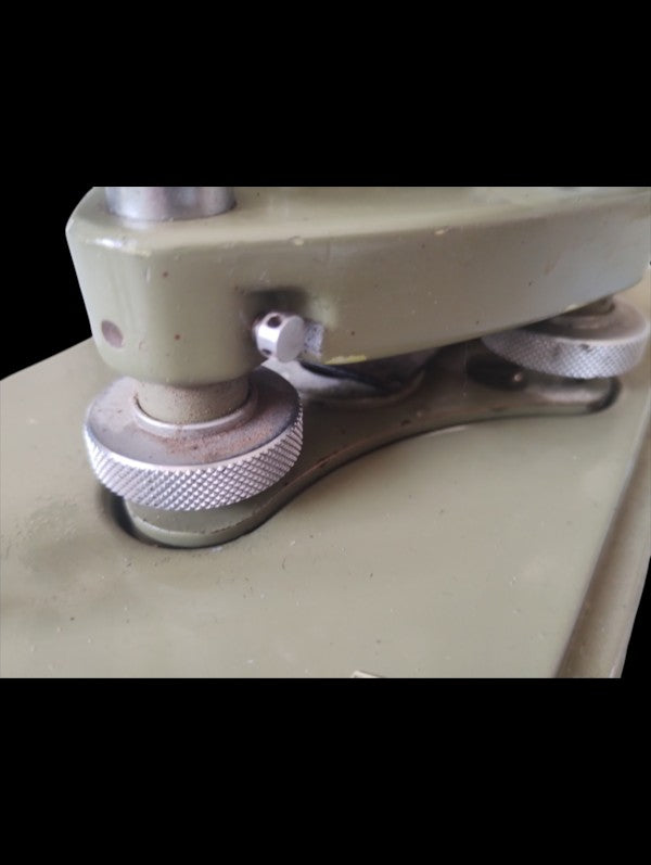 Wild Heerbrugg N10 Optical Level with Metal Carrying Case
