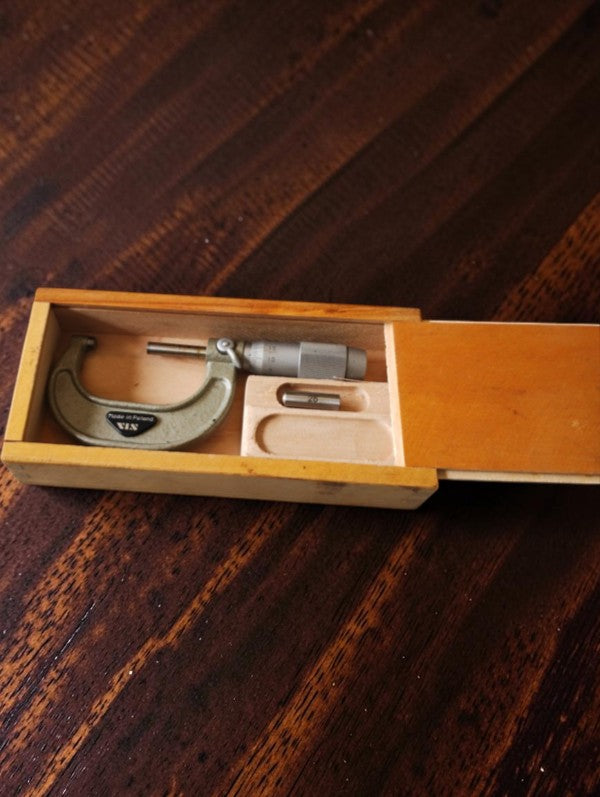 VIS buitenmicrometer 25–50 mm met houten schuifkist