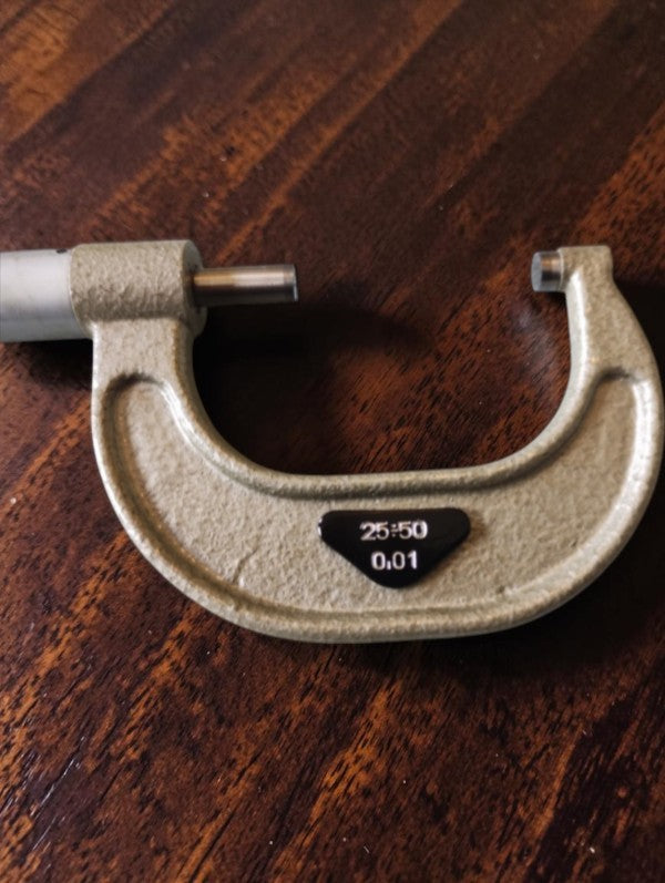 VIS buitenmicrometer 25–50 mm met houten schuifkist