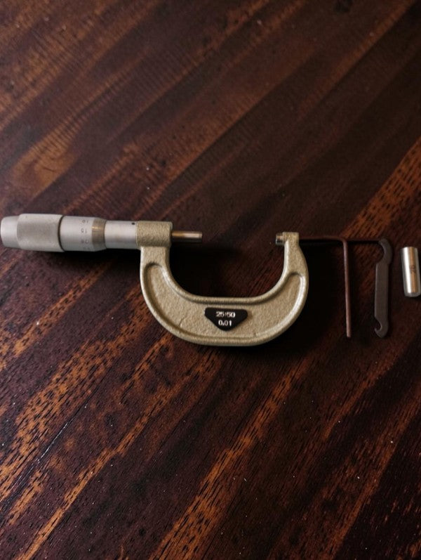 VIS buitenmicrometer 25–50 mm met houten schuifkist