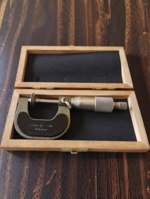 Mitutoyo disc micrometer 0–25 mm with wooden case