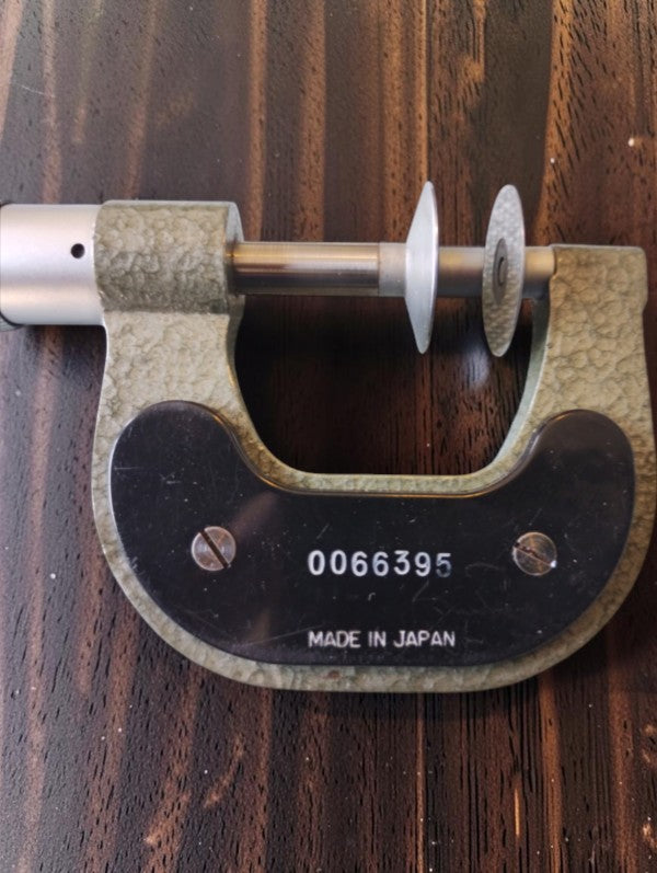 Mitutoyo disc micrometer 0–25 mm with wooden case