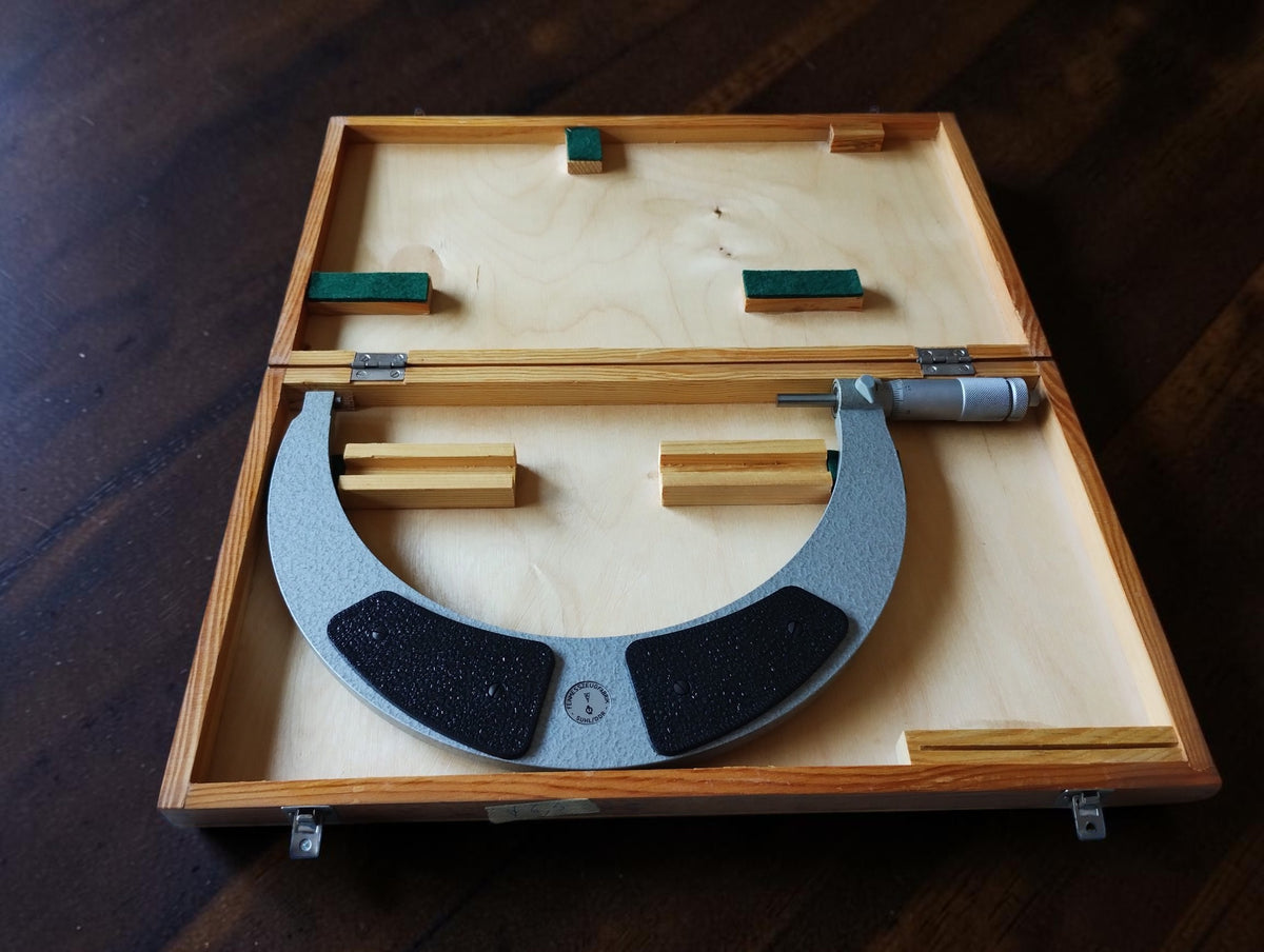 FMS Suhl outside micrometer 200–225 mm with wooden case