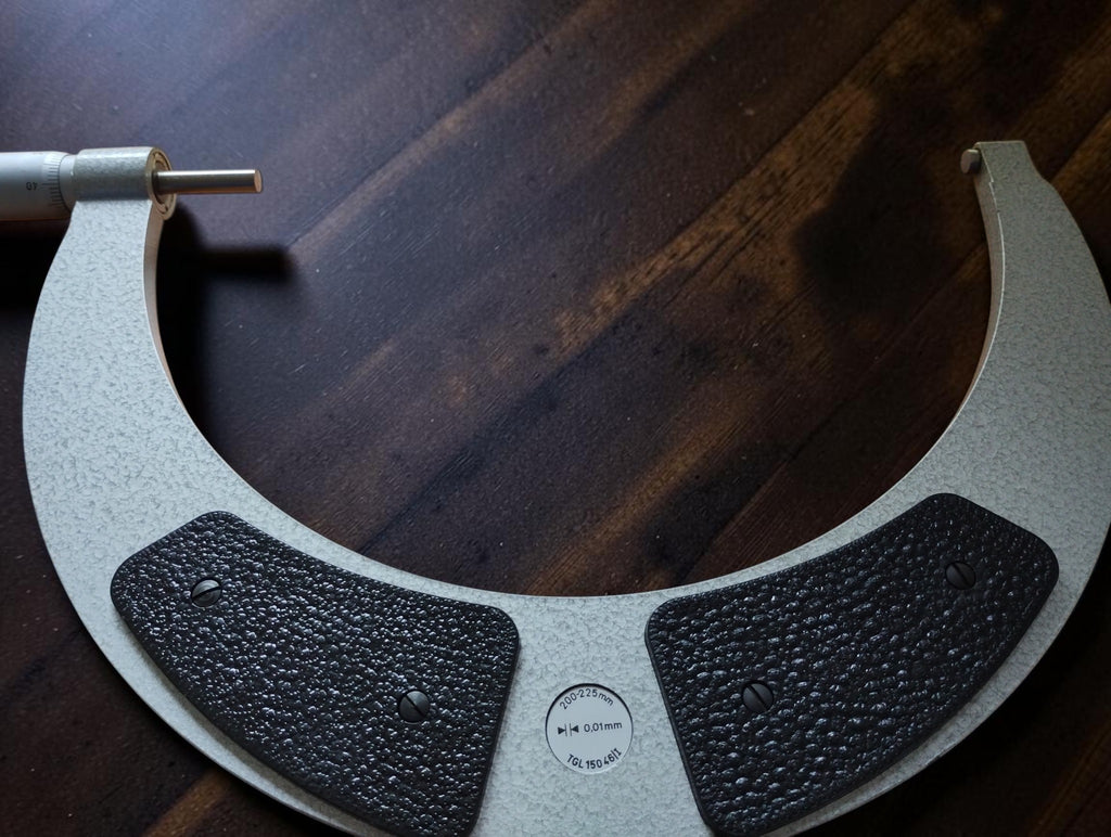 FMS Suhl outside micrometer 200–225 mm with wooden case
