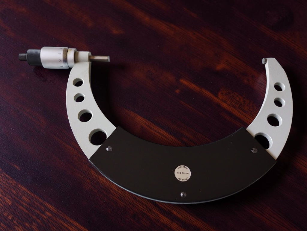FMS Suhl outside micrometer 200–225 mm with skeletonized frame and case
