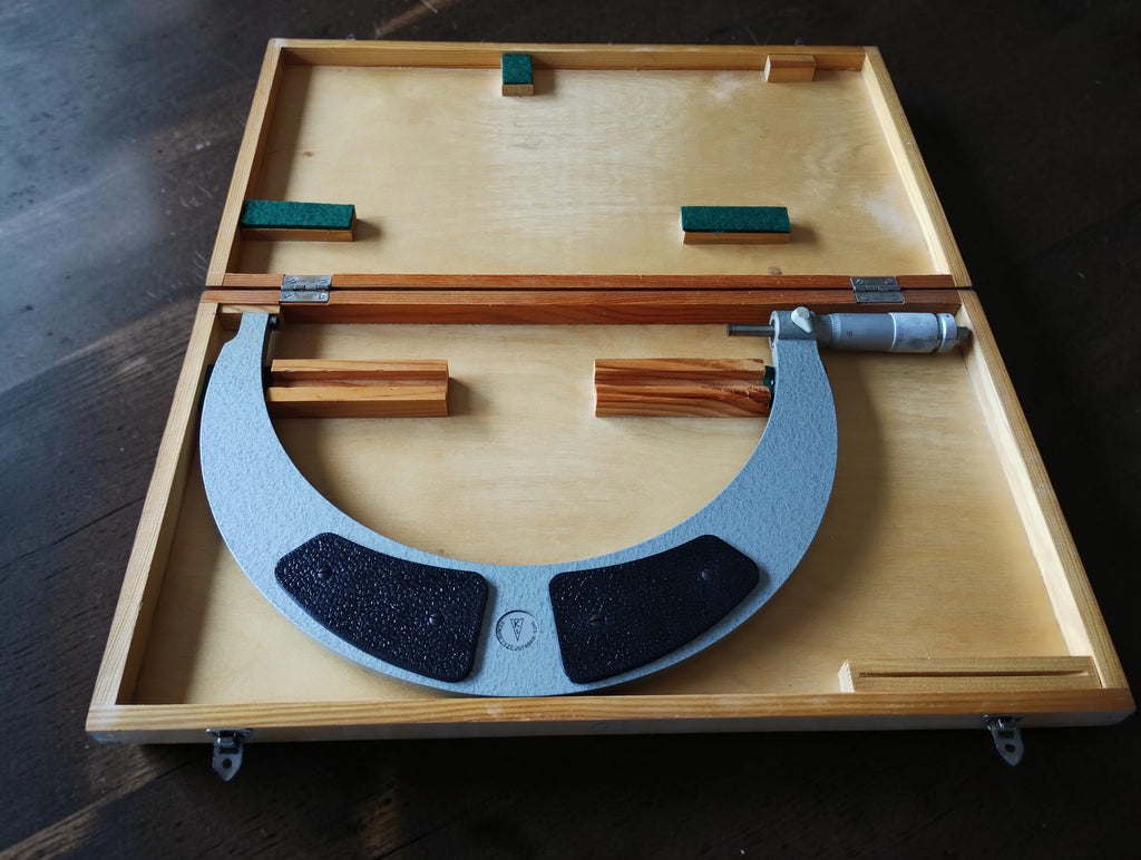 FMS Suhl outside micrometer 225–250 mm with hammertone frame and case