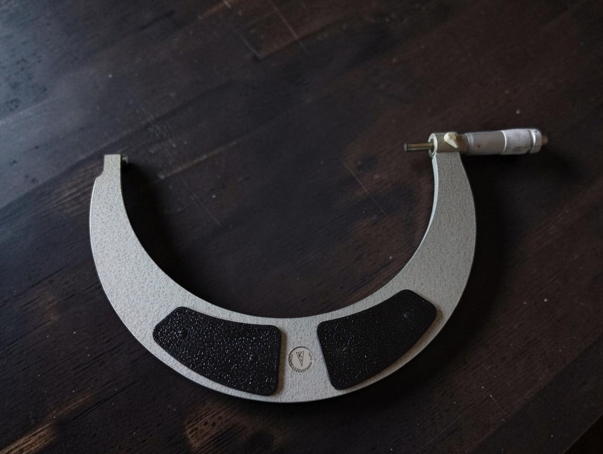 FMS Suhl outside micrometer 225–250 mm with hammertone frame and case