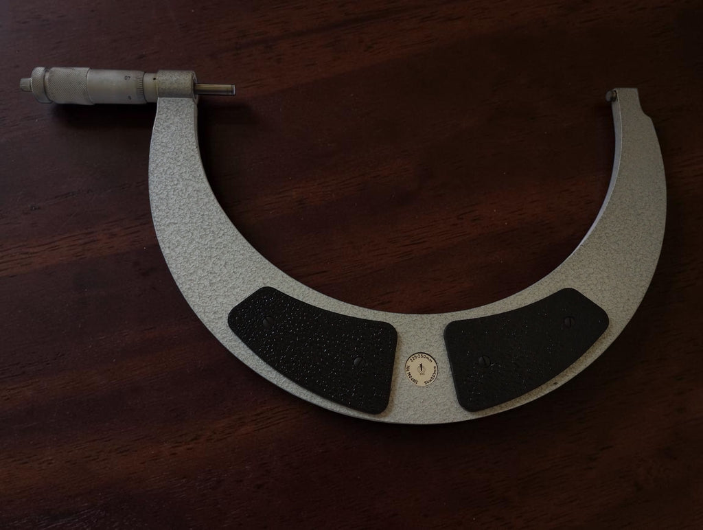 FMS Suhl outside micrometer 225–250 mm with hammertone frame and case