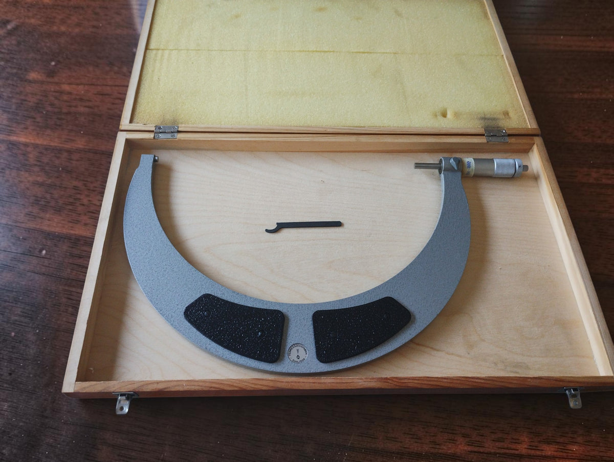 FMS Suhl outside micrometer 275–300 mm with adjustment wrench and wooden case