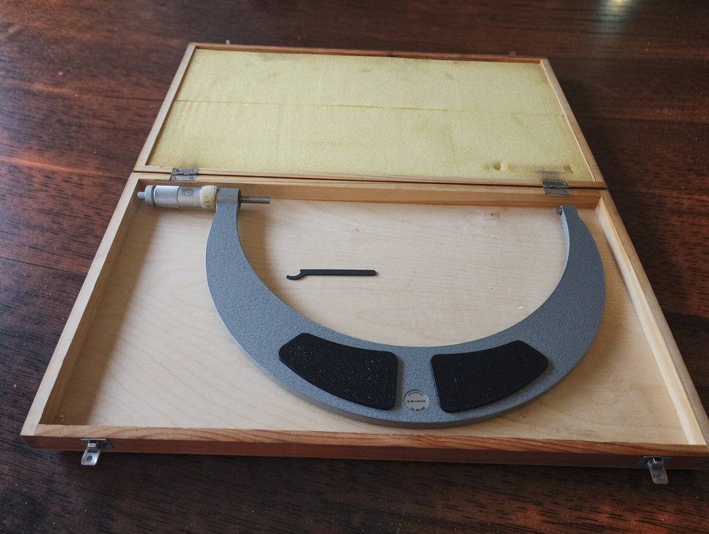 FMS Suhl outside micrometer 275–300 mm with adjustment wrench and wooden case