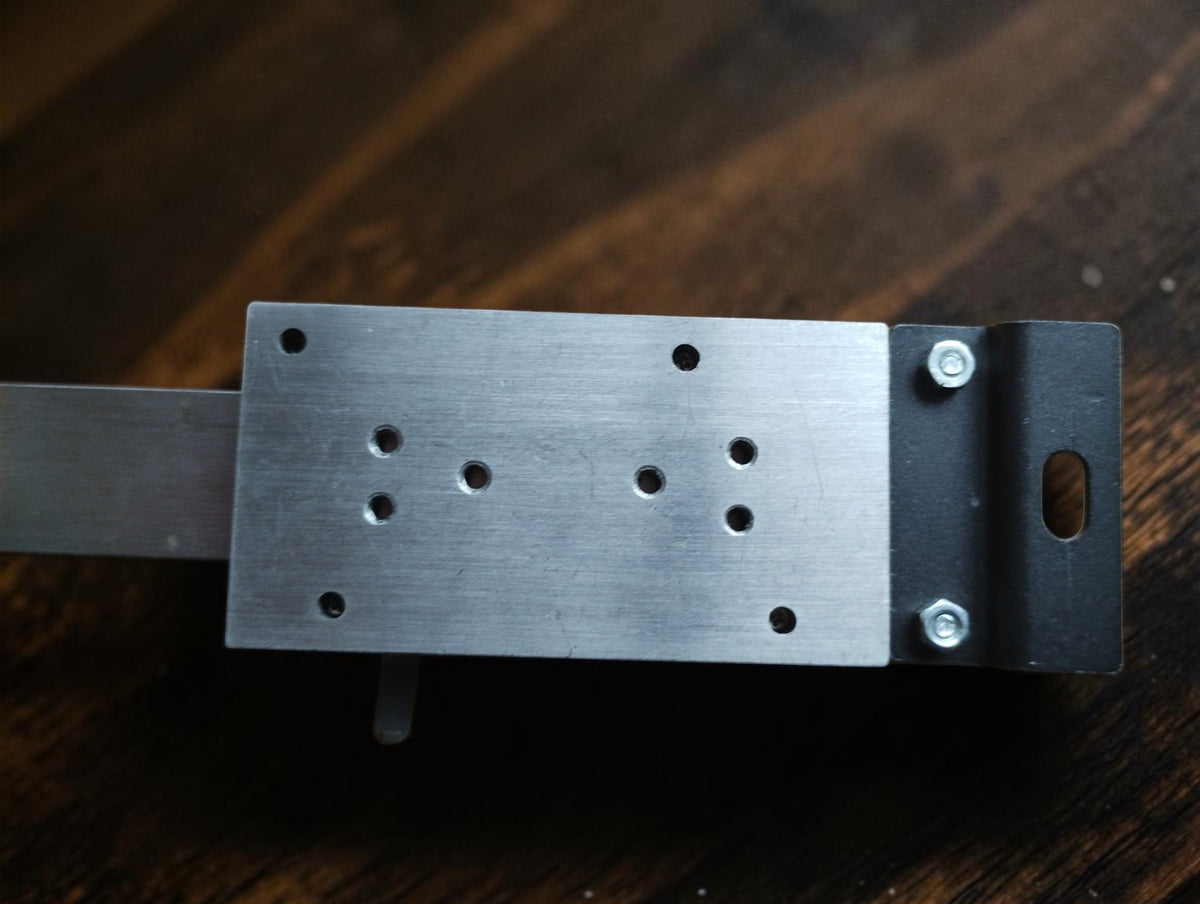 Digitale lineaire meetschaal DRO 200 mm met bevestigingsbeugels