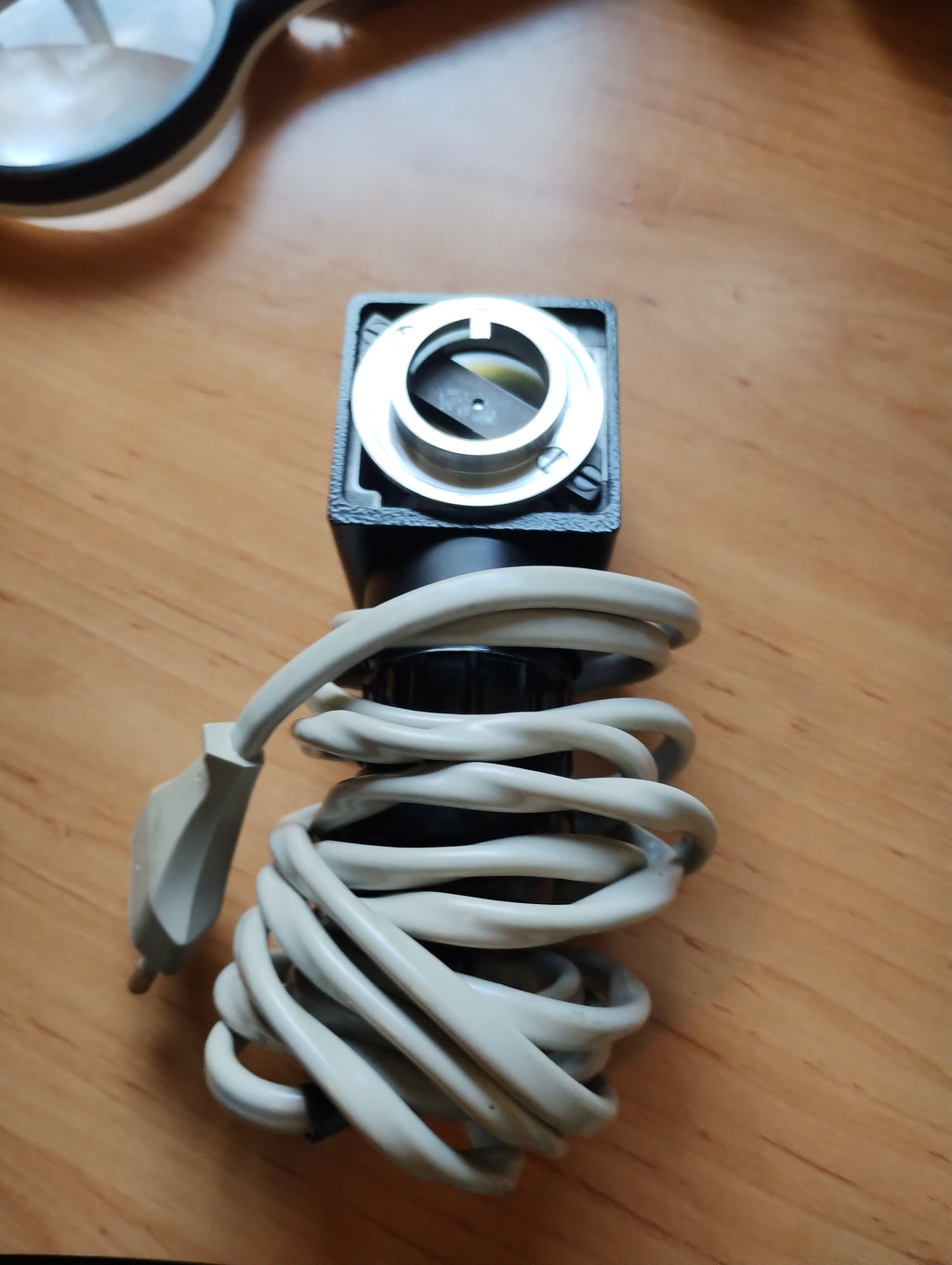 Leitz Wetzlar SM microscope no. 772269 with accessories and documentation
