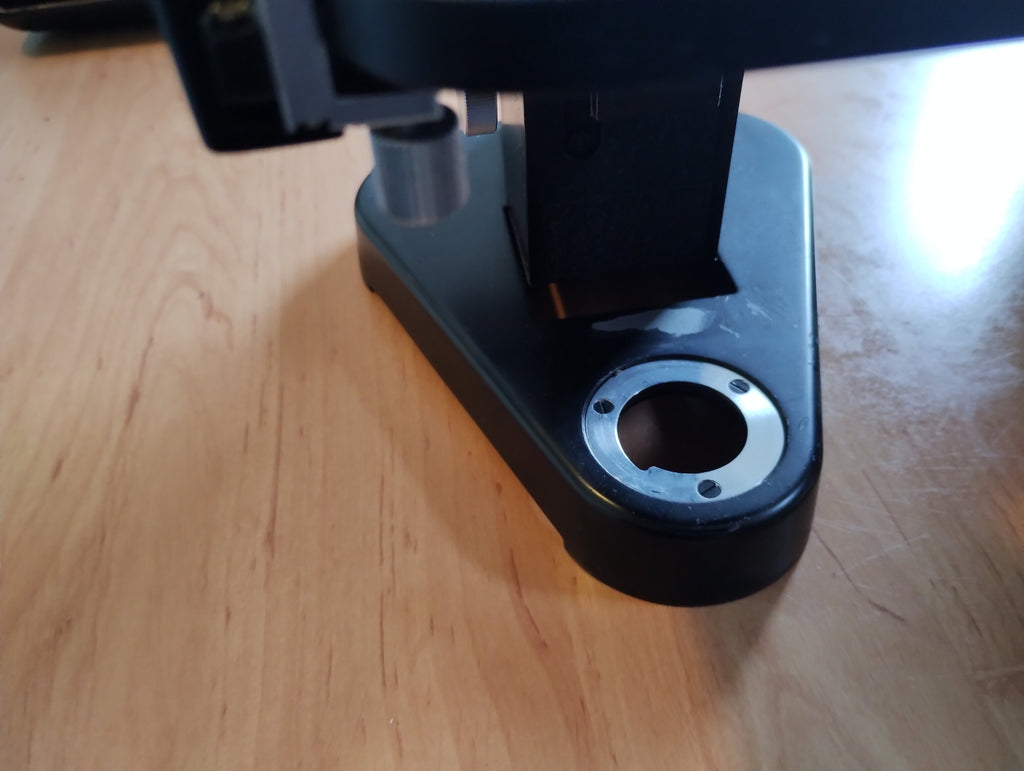 Leitz Wetzlar SM microscope no. 772269 with accessories and documentation
