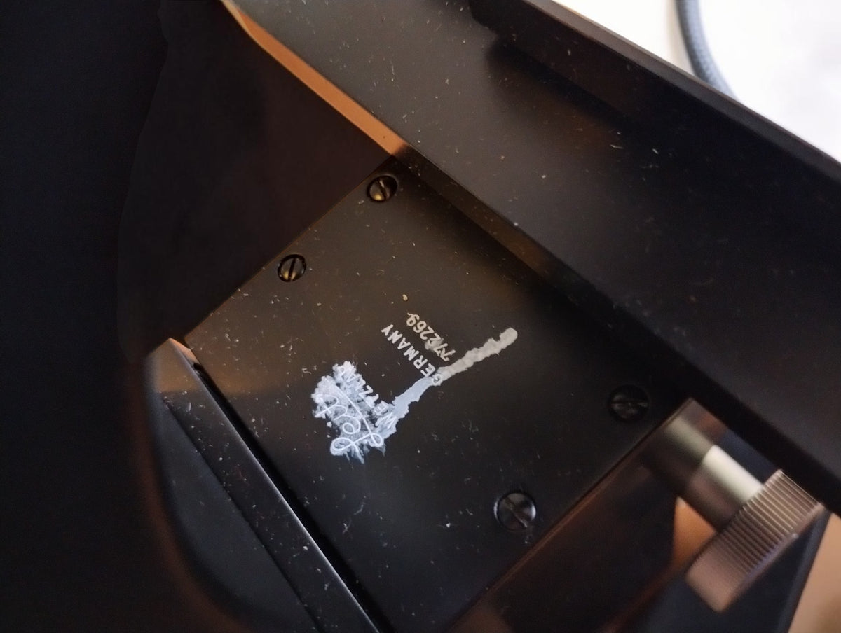 Leitz Wetzlar SM microscope no. 772269 with accessories and documentation
