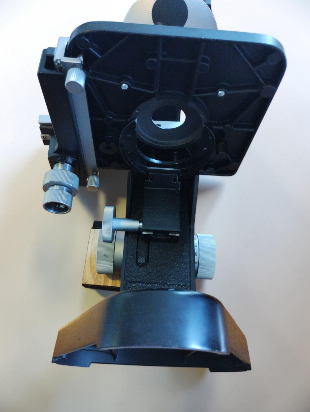 Leitz Wetzlar SM microscope no. 772269 with accessories and documentation
