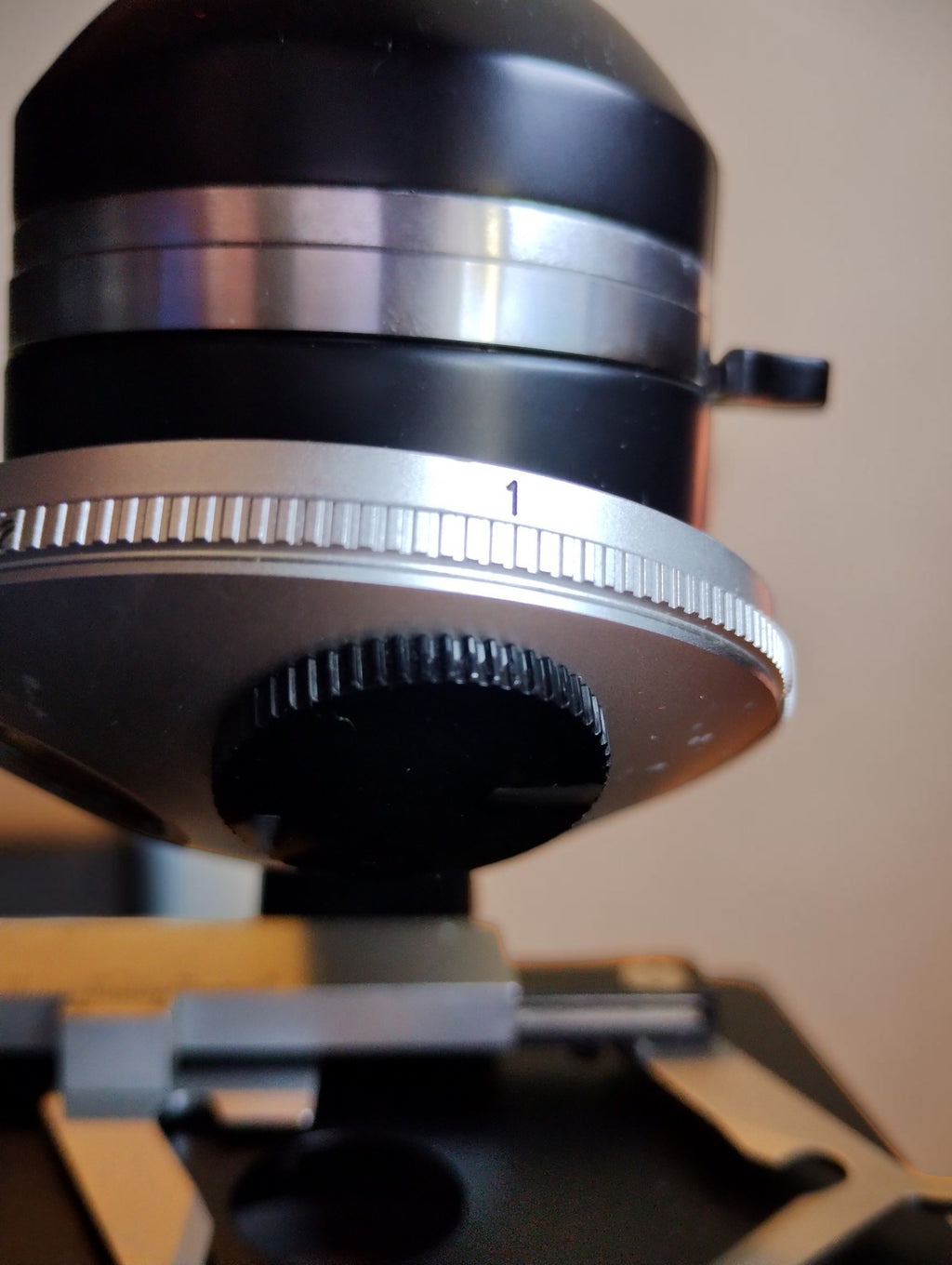 Leitz Wetzlar SM microscope no. 772269 with accessories and documentation
