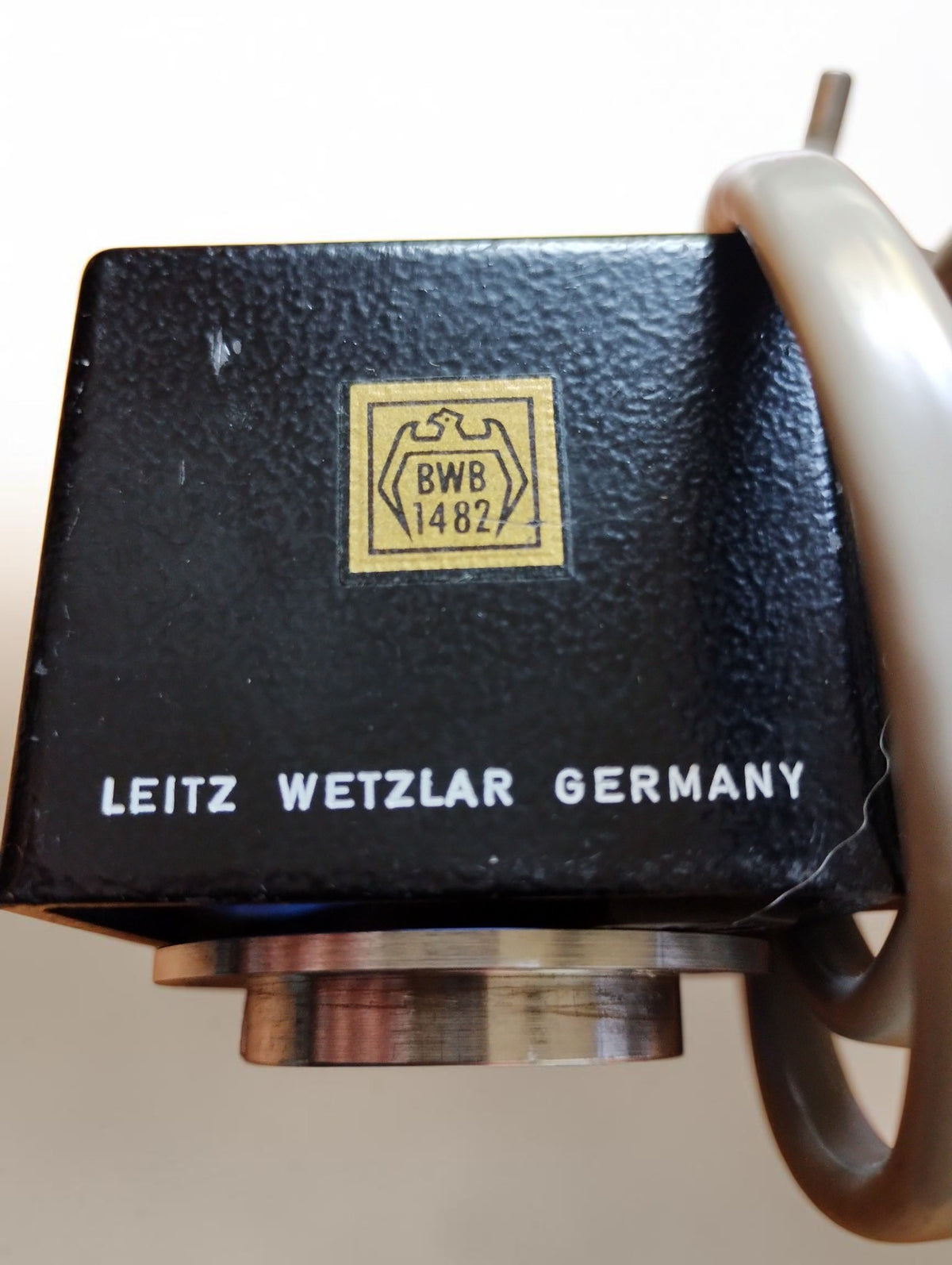 Leitz Wetzlar SM microscope no. 772269 with accessories and documentation

