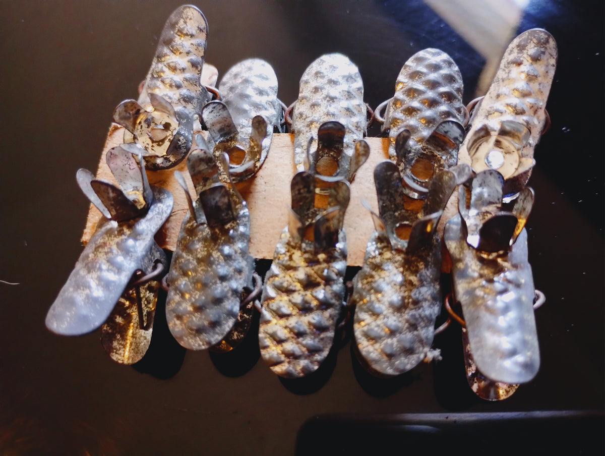 Vintage Christmas Tree Candle Clips with Pinecone Relief – Set of 20
