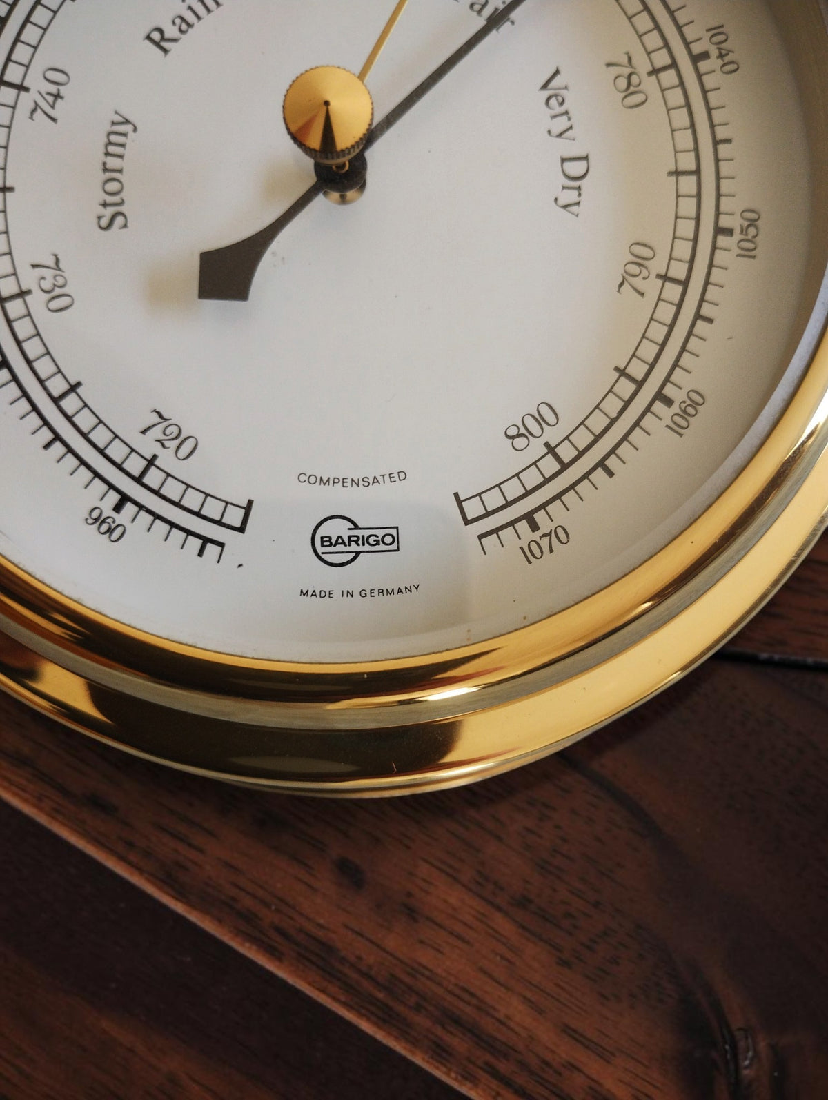 Close-up of the BARIGO logo, Compensated and Made in Germany markings, with the lower pressure scales.
