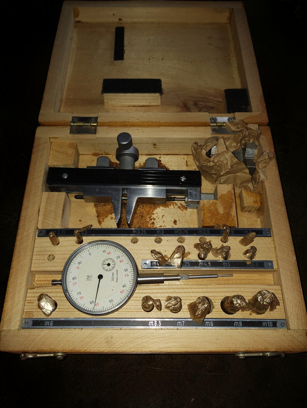 Soviet Type НЦ gear tooth displacement gauge set in an open wooden case with dial indicator and wrapped measuring rollers
