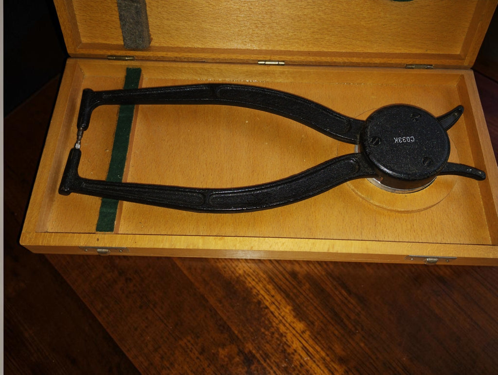 Rear view of the Kröplin Schnelltaster outside dial caliper in its wooden case
