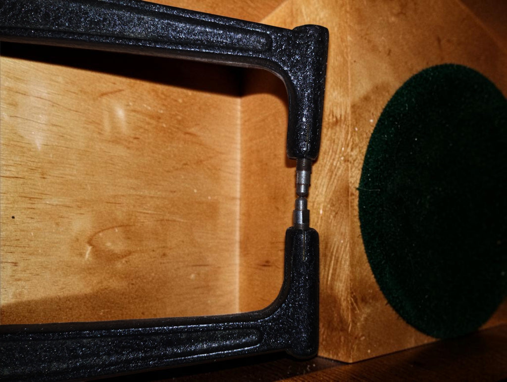 Close-up of the opposing measuring contacts on the Kröplin Schnelltaster outside caliper
