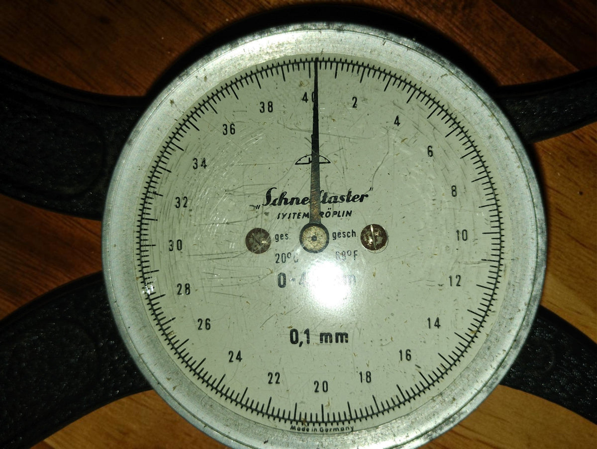 Kröplin Schnelltaster dial showing the 0–40 mm range, 0.1 mm graduations and scratches on the clear cover
