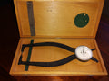 Kröplin Schnelltaster 0–40 mm outside dial caliper in its open wooden case
