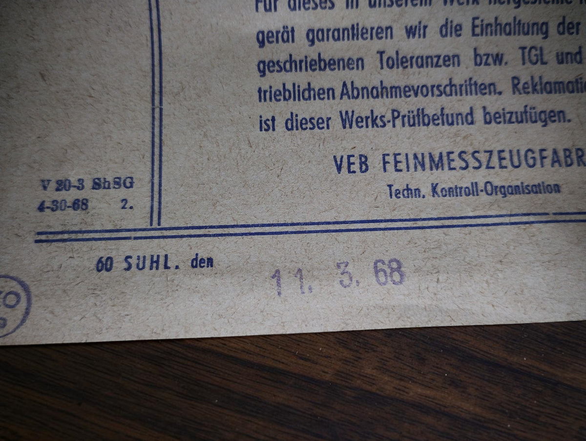 Detail van het fabriekskeuringsdocument van VEB Feinmesszeugfabrik Suhl, met datumstempel 11 maart 1968.
