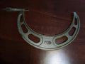 Vintage NSK buitenschroefmaat 175–200 mm met grijs-groen opengewerkt frame
