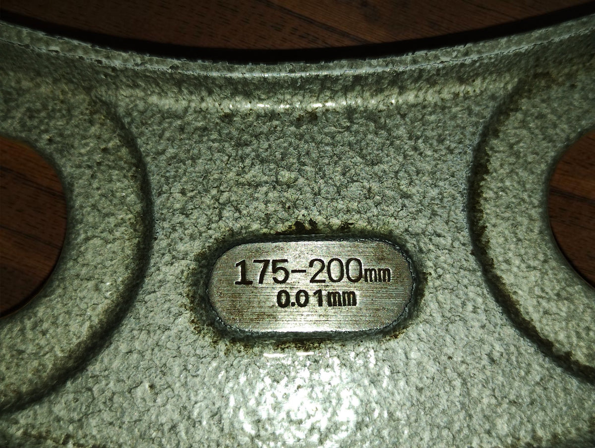 Detail van het meetbereikplaatje met 175–200 mm en schaalverdeling van 0,01 mm
