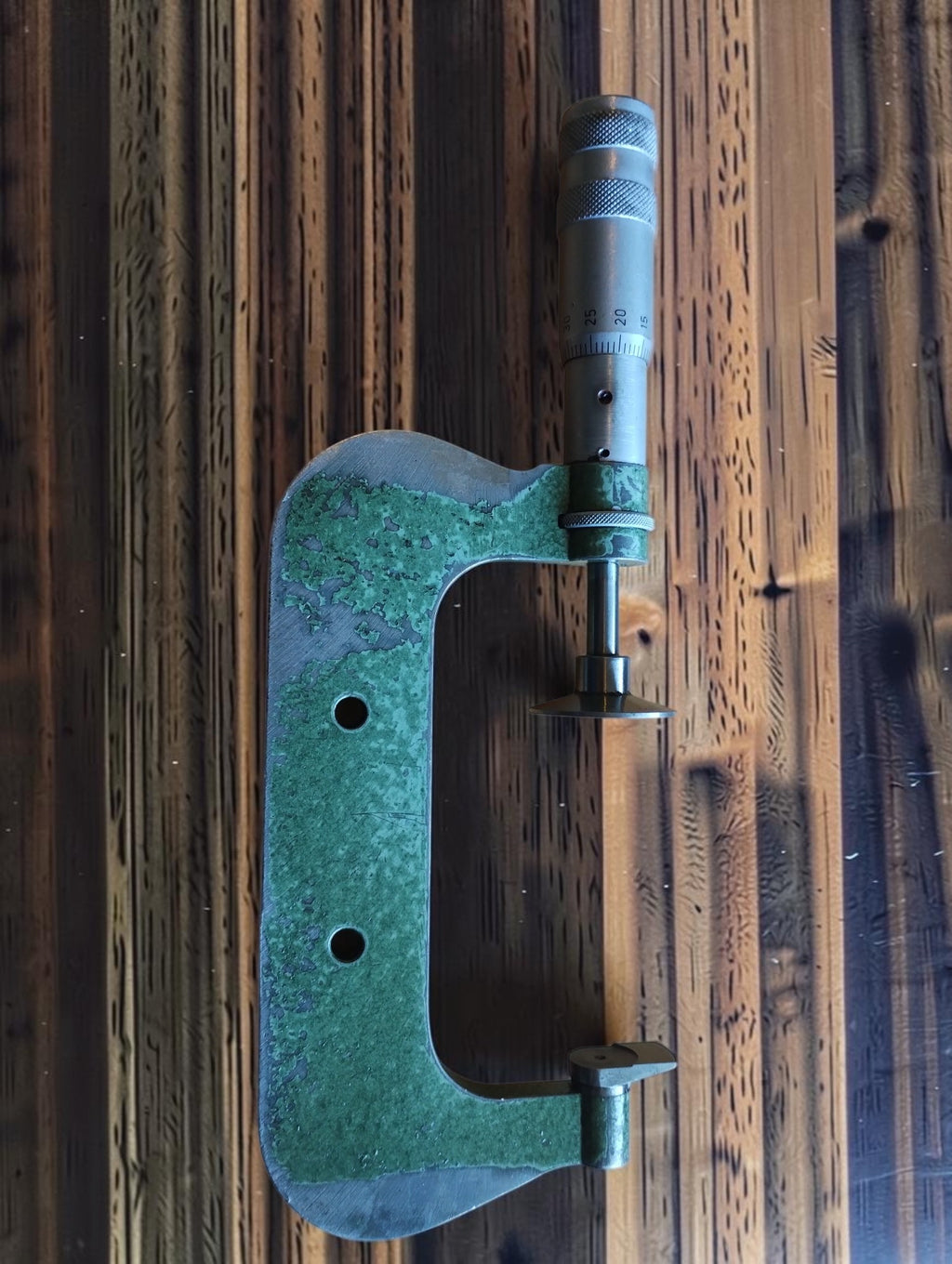 Close-up of the engraved scale and micrometer thimble on the Carl Mahr 40 AW
