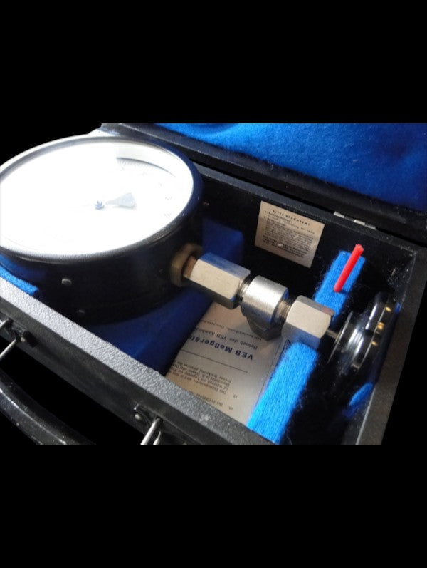 1970s DDR TGL Precision Pressure Gauge 0–60 kp/cm² in Case