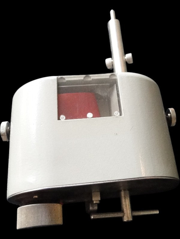 Mechanical recording assembly on Askania hand vibrograph
