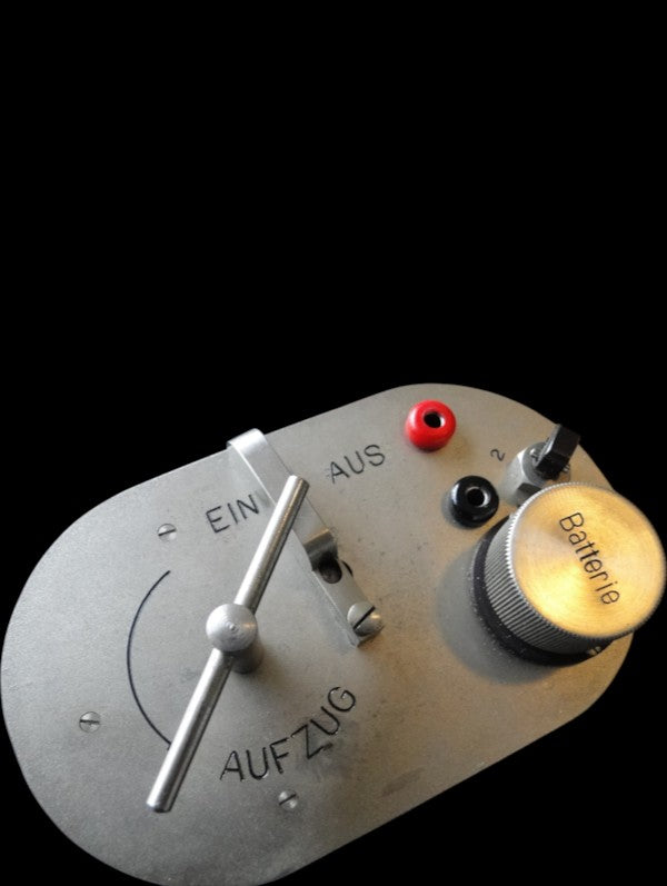 Askania vibrograph control panel with battery compartment