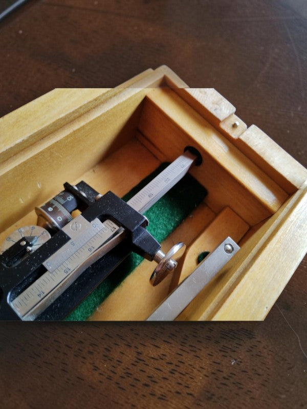 MOM Budapest compenserende poolplanimeter, originele houten schuifkist, ca. 1940–1950