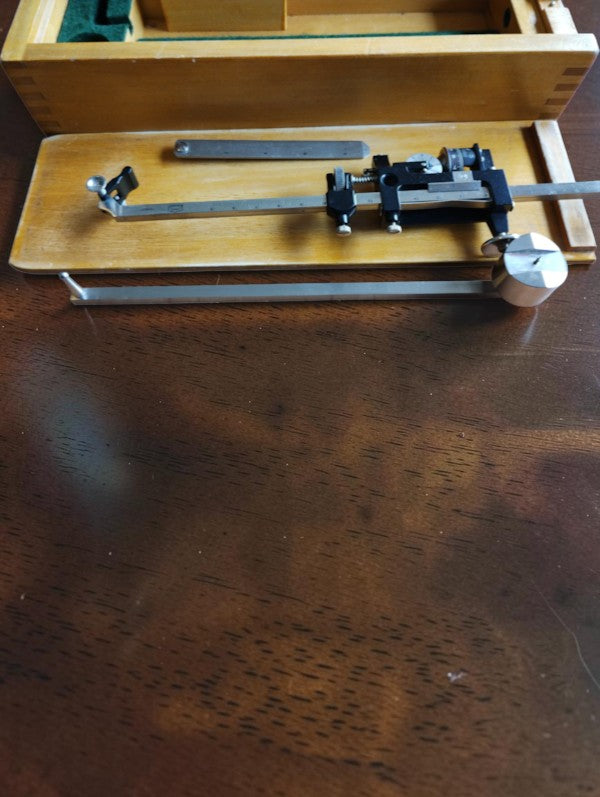MOM Budapest compenserende poolplanimeter, originele houten schuifkist, ca. 1940–1950