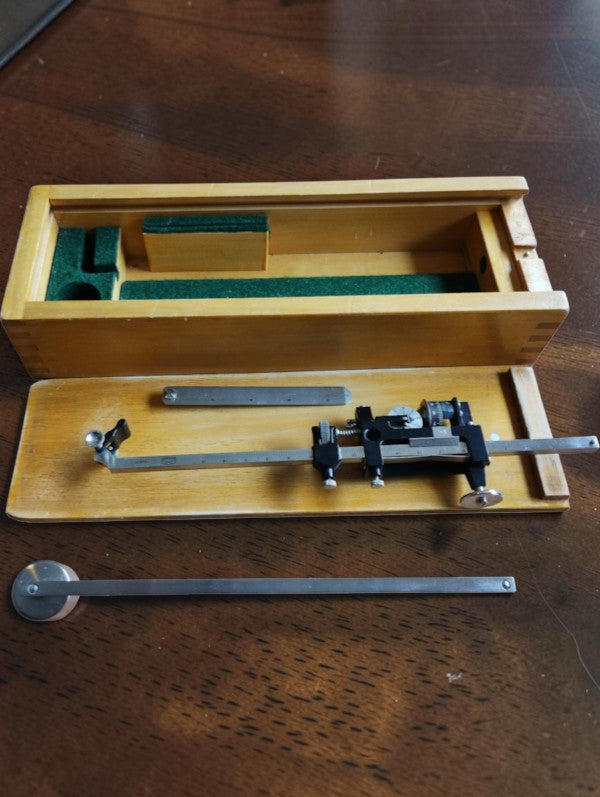 MOM Budapest compenserende poolplanimeter, originele houten schuifkist, ca. 1940–1950